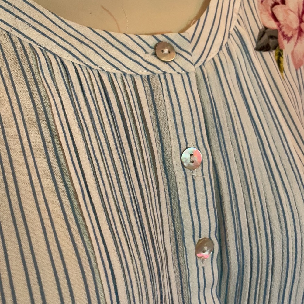 Pale Sky peasant blouse with high/low shirt tail hem - Picture 3 of 10